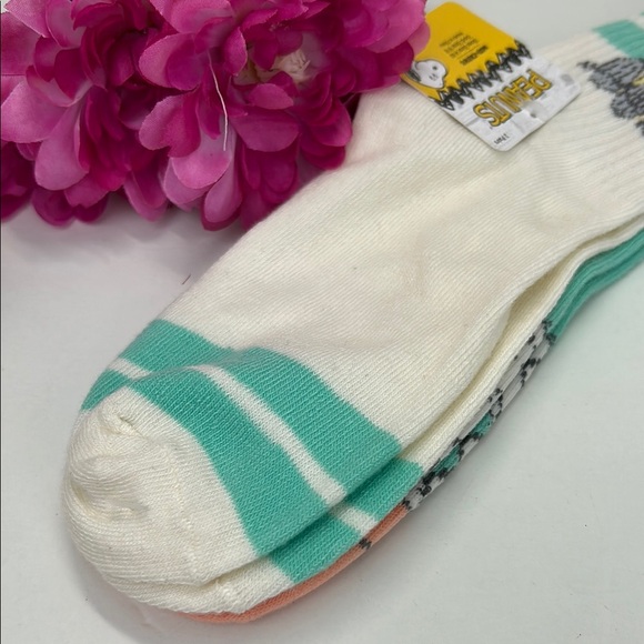Peanuts Snoopy set of 2 Charlie Brown Socks Mid-Crew socks NWT! - Picture 11 of 11